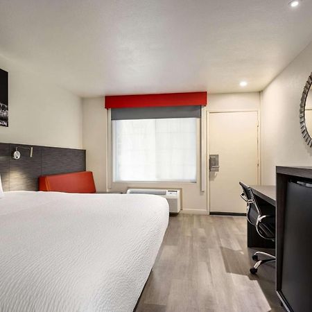 Ramada By Wyndham Anaheim Convention Center Hotel Екстериор снимка