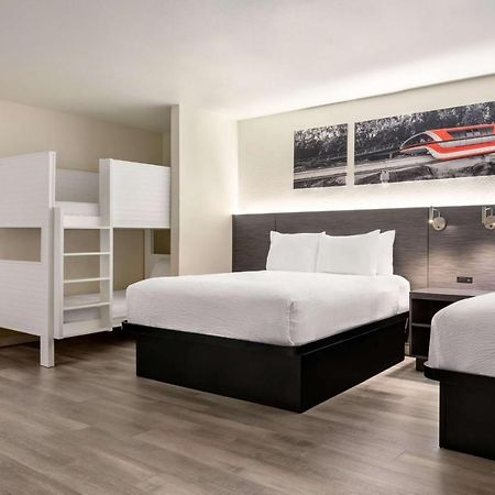Ramada By Wyndham Anaheim Convention Center Hotel Екстериор снимка
