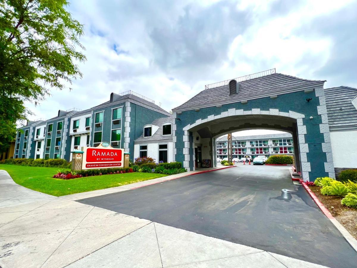 Ramada By Wyndham Anaheim Convention Center Hotel Екстериор снимка