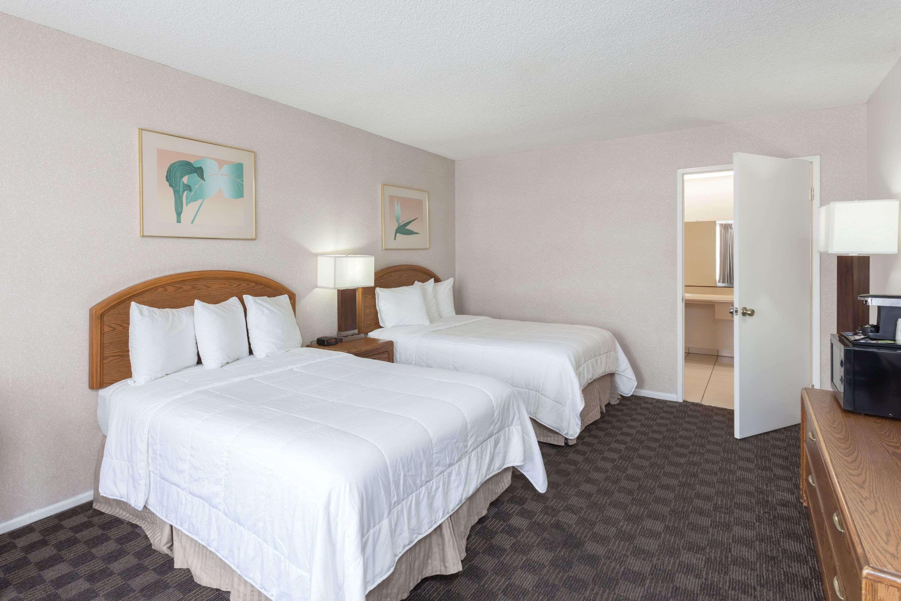 Ramada By Wyndham Anaheim Convention Center Hotel Екстериор снимка