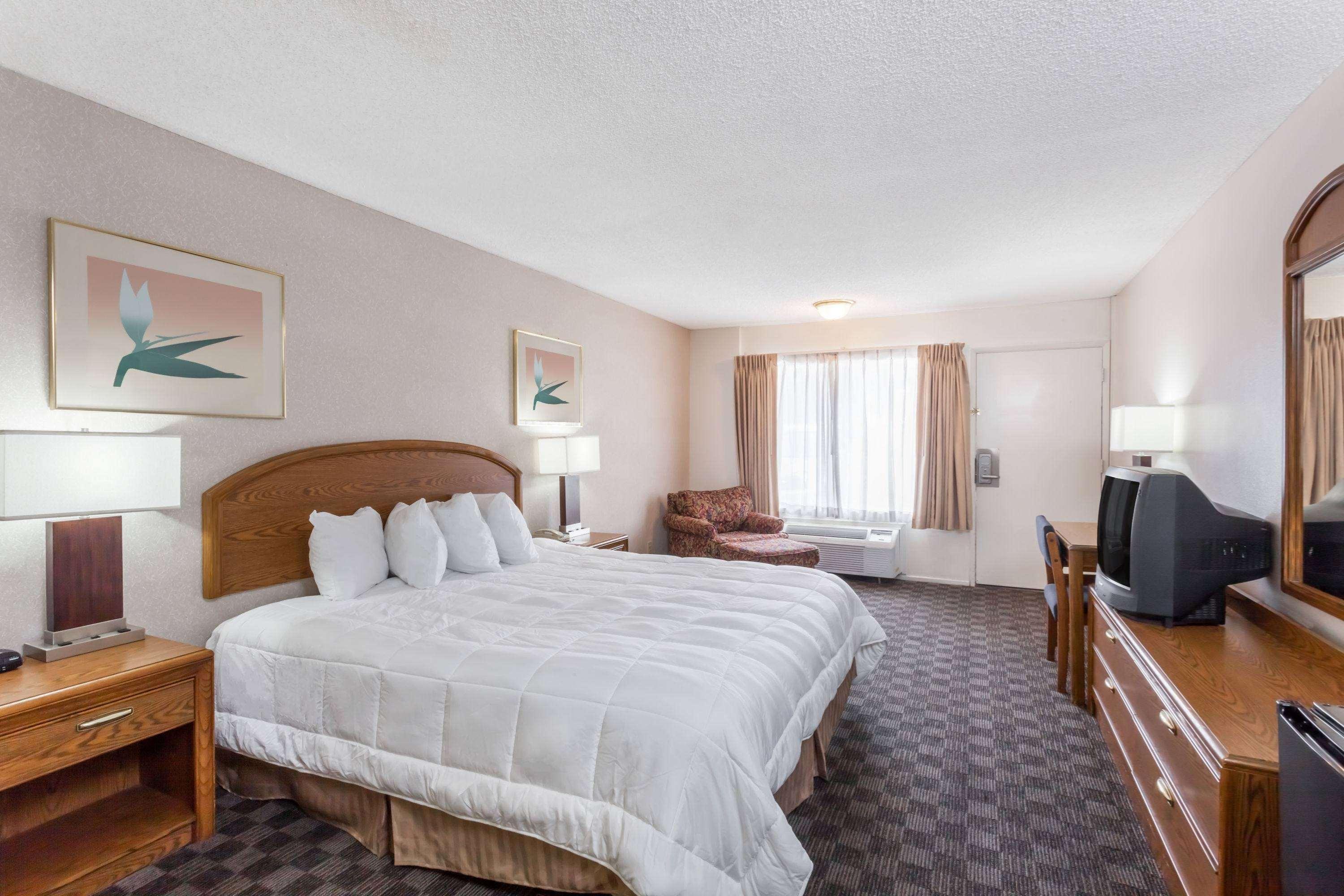 Ramada By Wyndham Anaheim Convention Center Hotel Екстериор снимка