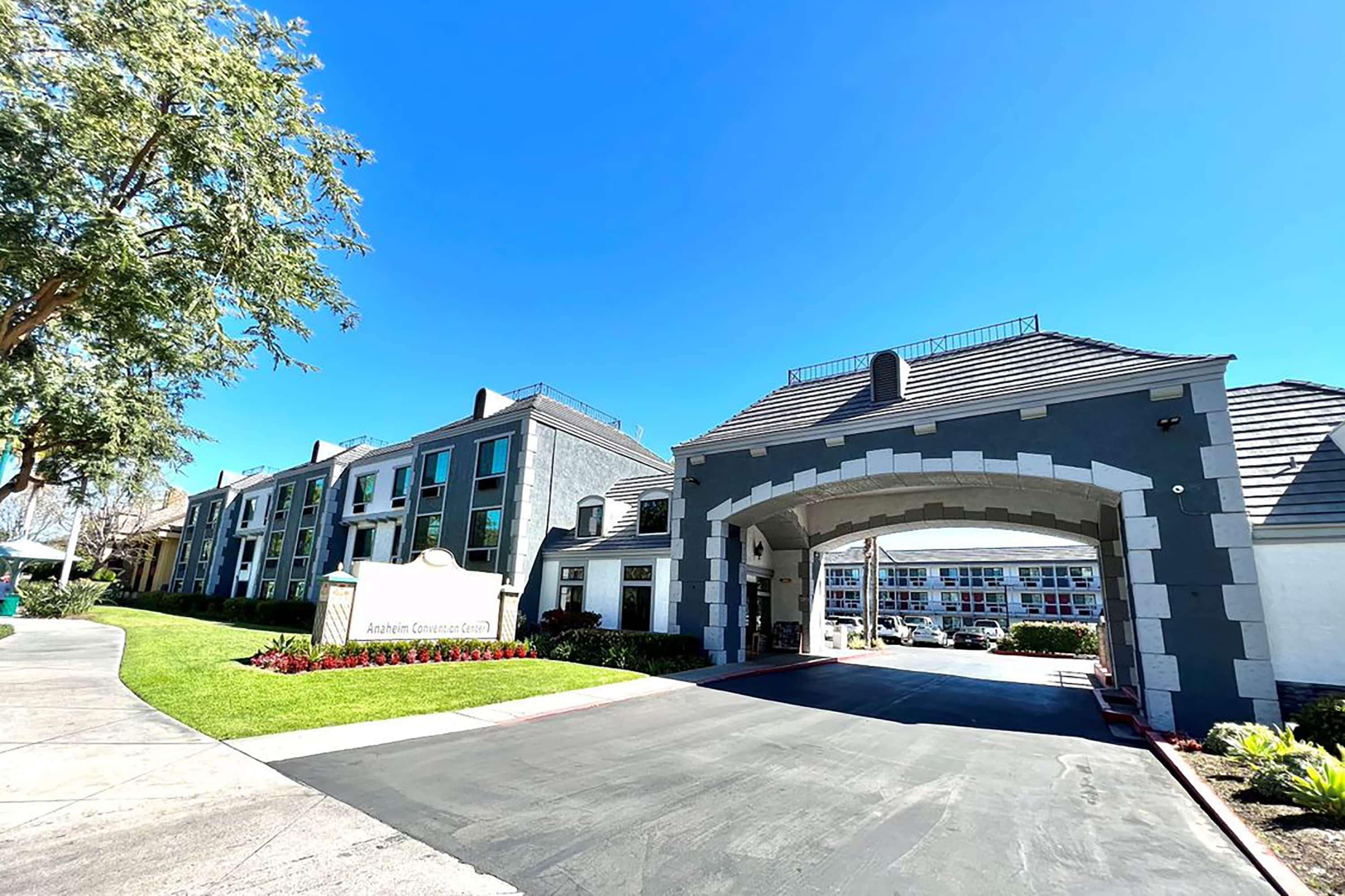 Ramada By Wyndham Anaheim Convention Center Hotel Екстериор снимка