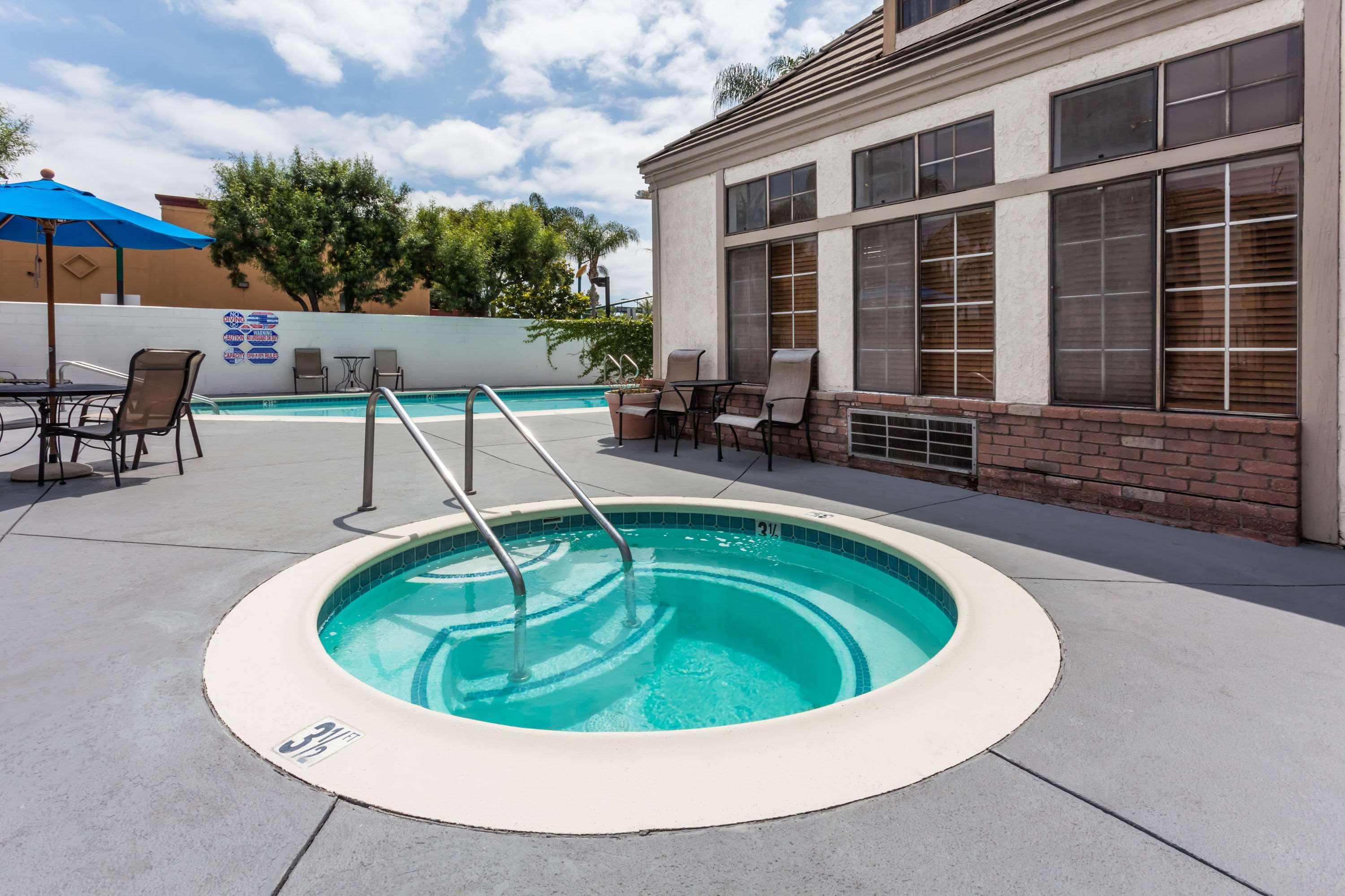 Ramada By Wyndham Anaheim Convention Center Hotel Екстериор снимка