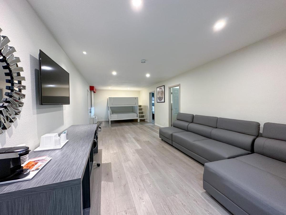 Ramada By Wyndham Anaheim Convention Center Hotel Екстериор снимка