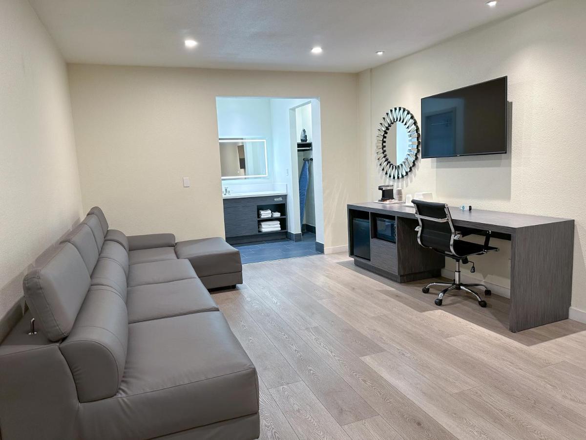 Ramada By Wyndham Anaheim Convention Center Hotel Екстериор снимка