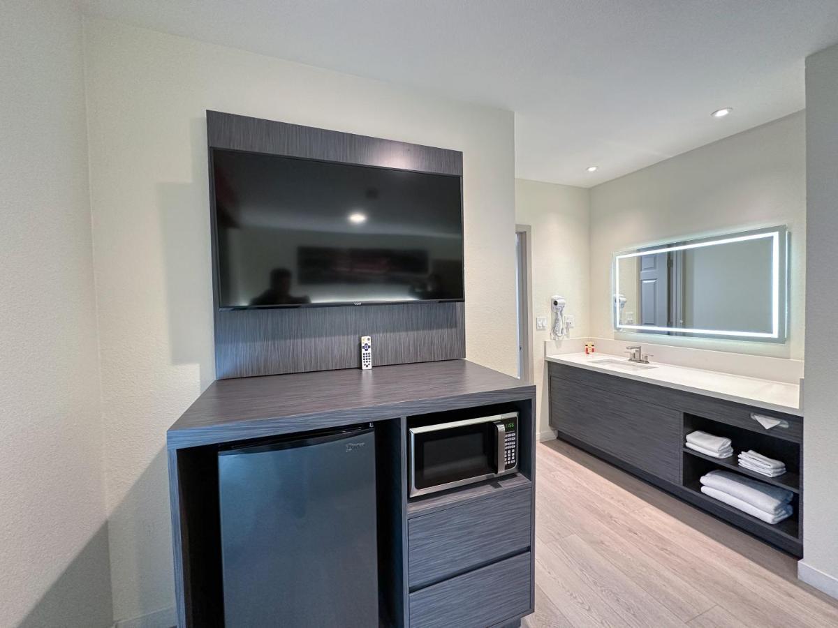 Ramada By Wyndham Anaheim Convention Center Hotel Екстериор снимка