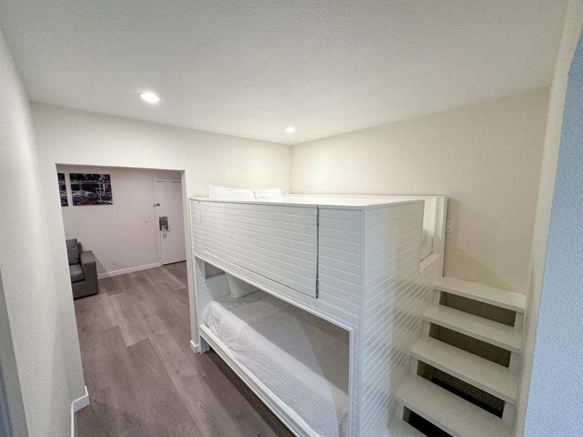 Ramada By Wyndham Anaheim Convention Center Hotel Екстериор снимка