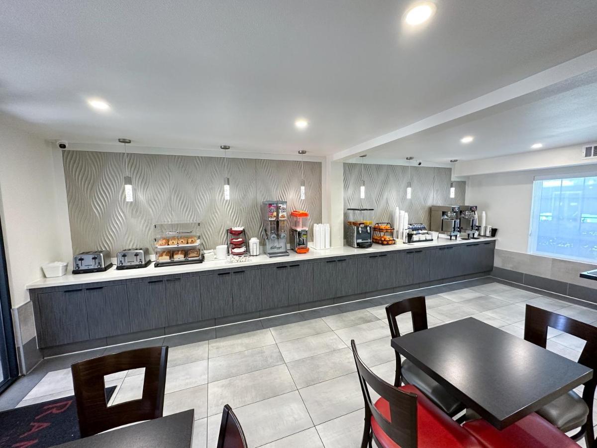 Ramada By Wyndham Anaheim Convention Center Hotel Екстериор снимка