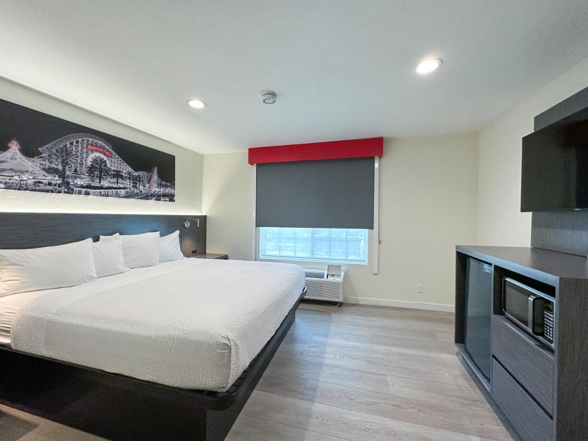 Ramada By Wyndham Anaheim Convention Center Hotel Екстериор снимка