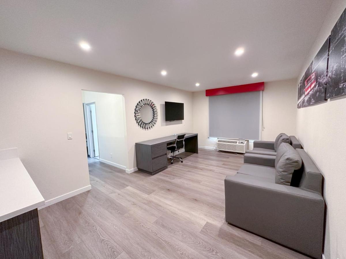 Ramada By Wyndham Anaheim Convention Center Hotel Екстериор снимка