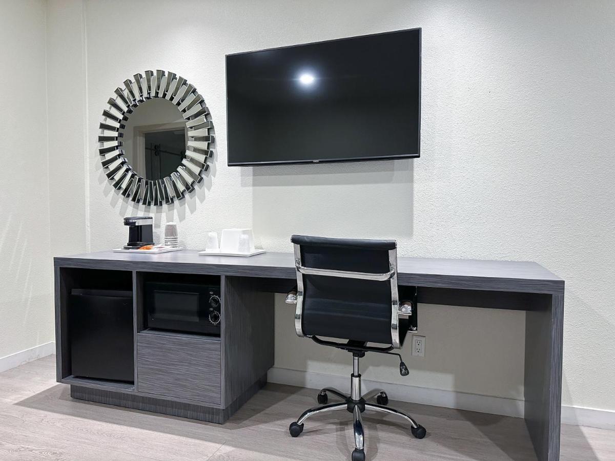 Ramada By Wyndham Anaheim Convention Center Hotel Екстериор снимка