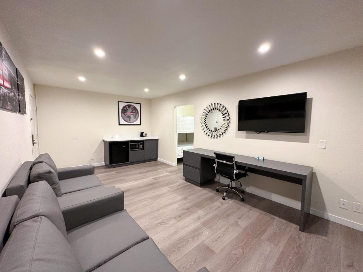 Ramada By Wyndham Anaheim Convention Center Hotel Екстериор снимка