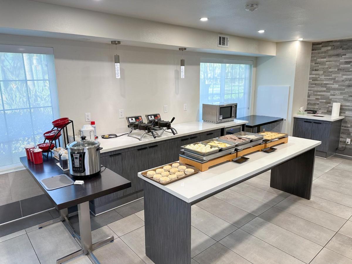 Ramada By Wyndham Anaheim Convention Center Hotel Екстериор снимка