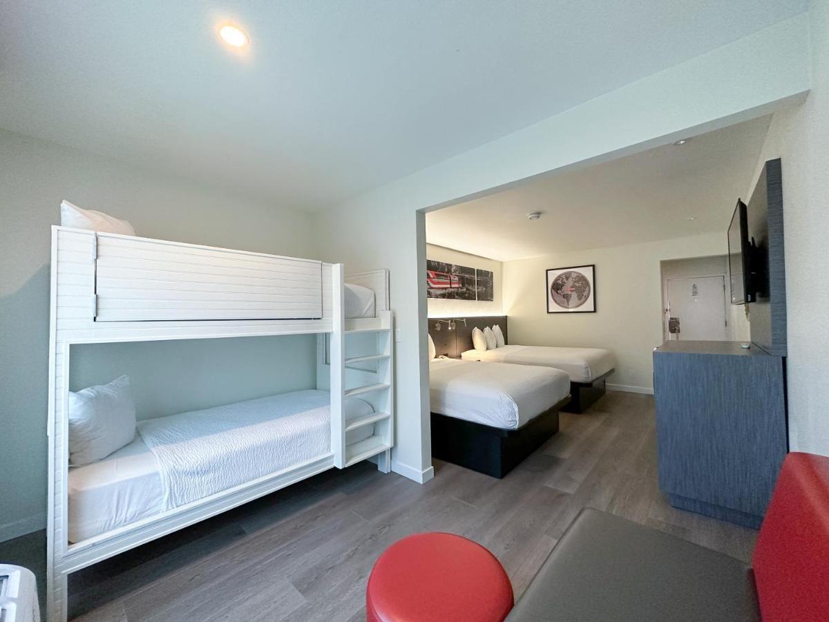 Ramada By Wyndham Anaheim Convention Center Hotel Екстериор снимка