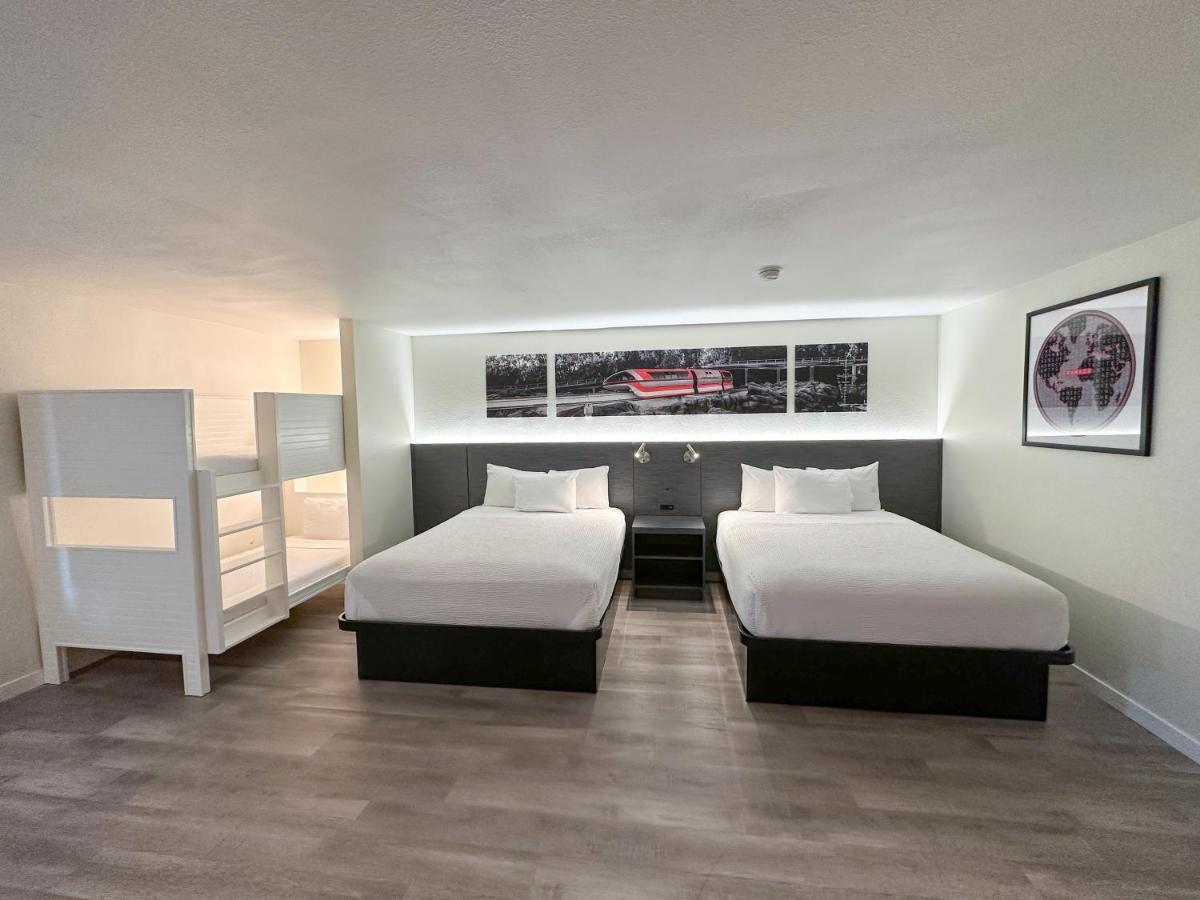 Ramada By Wyndham Anaheim Convention Center Hotel Екстериор снимка
