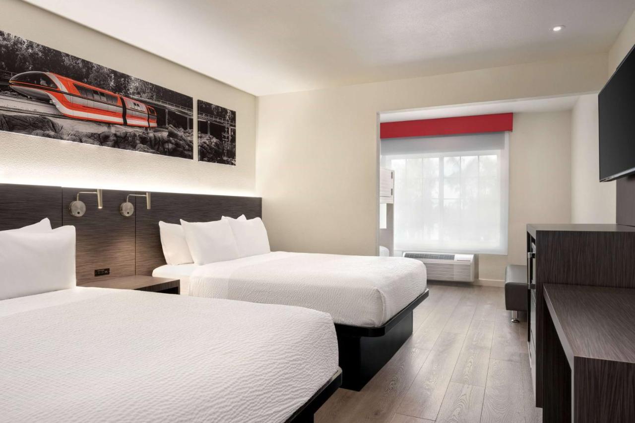 Ramada By Wyndham Anaheim Convention Center Hotel Екстериор снимка