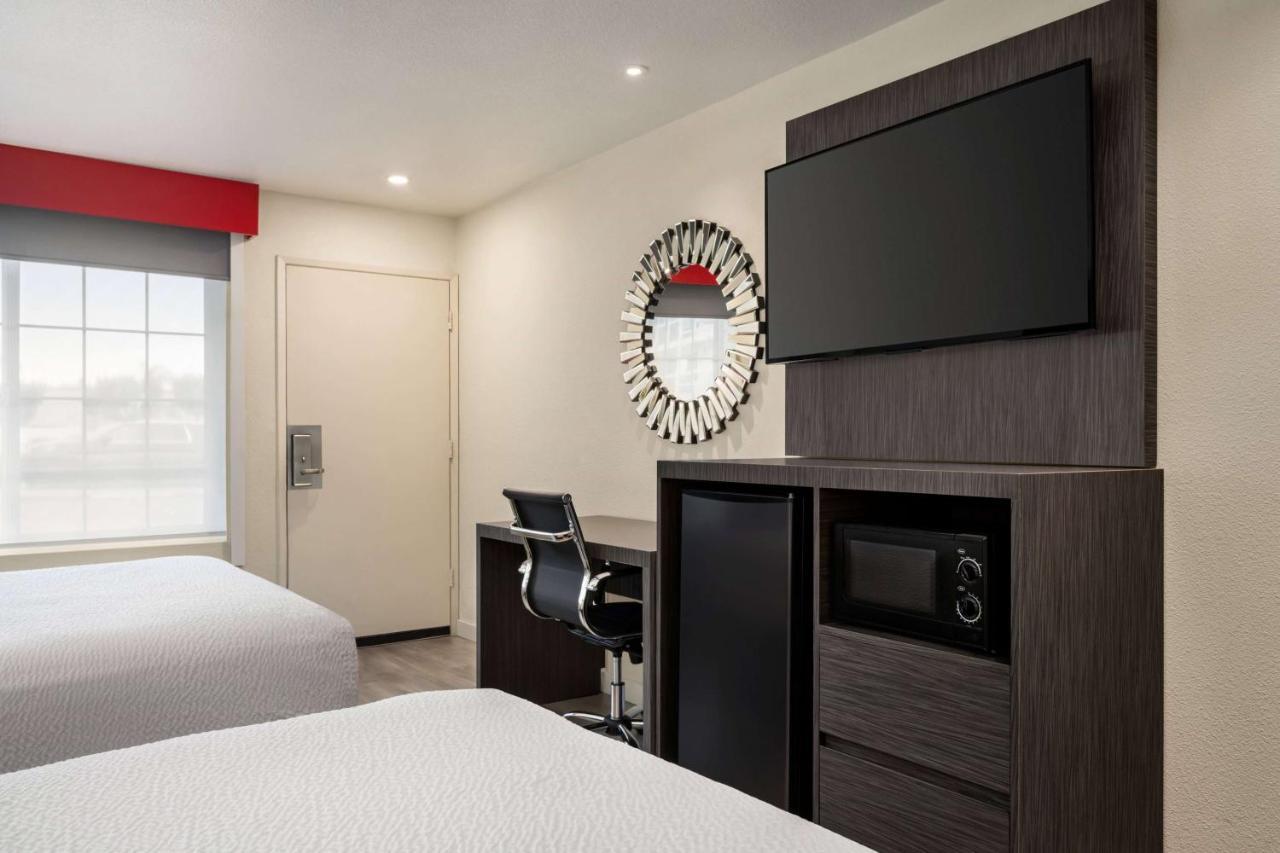 Ramada By Wyndham Anaheim Convention Center Hotel Екстериор снимка