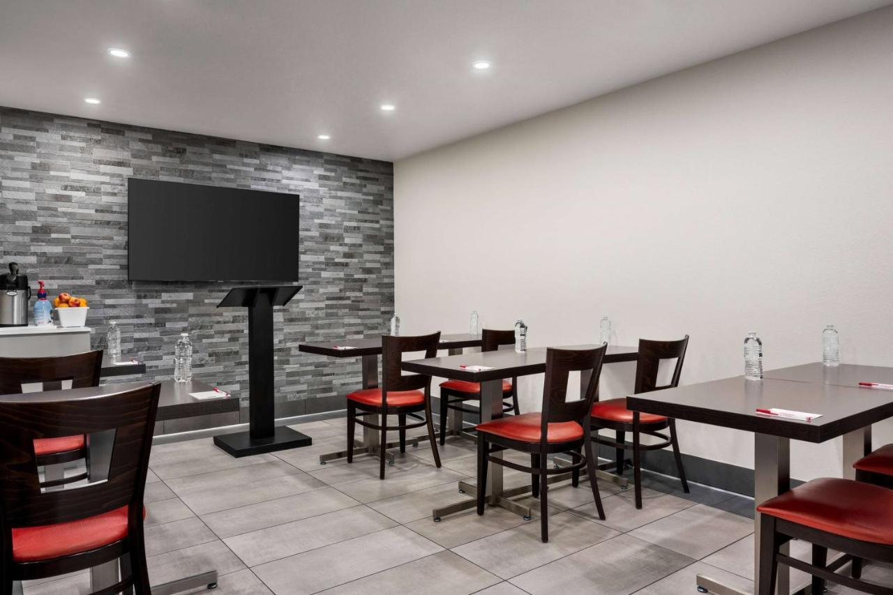 Ramada By Wyndham Anaheim Convention Center Hotel Екстериор снимка