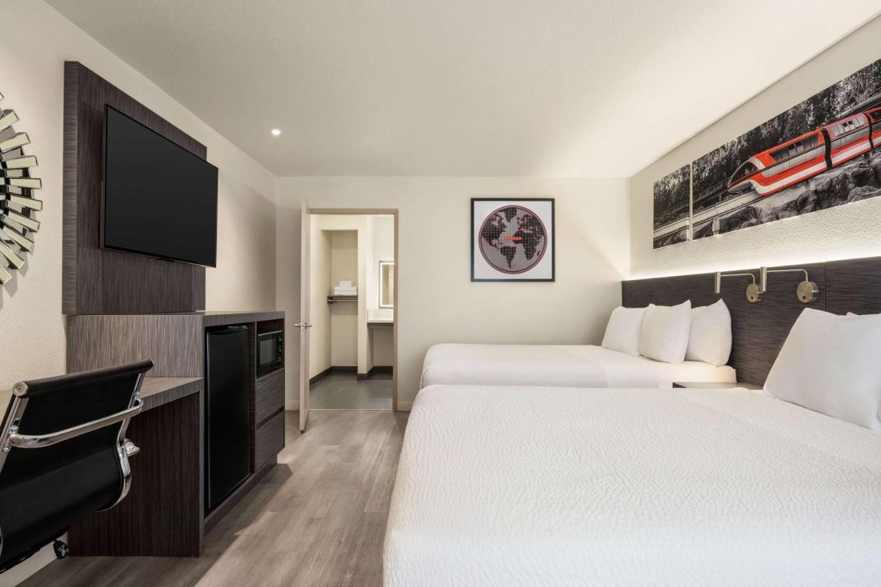 Ramada By Wyndham Anaheim Convention Center Hotel Екстериор снимка