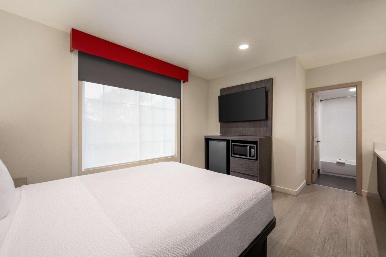 Ramada By Wyndham Anaheim Convention Center Hotel Екстериор снимка
