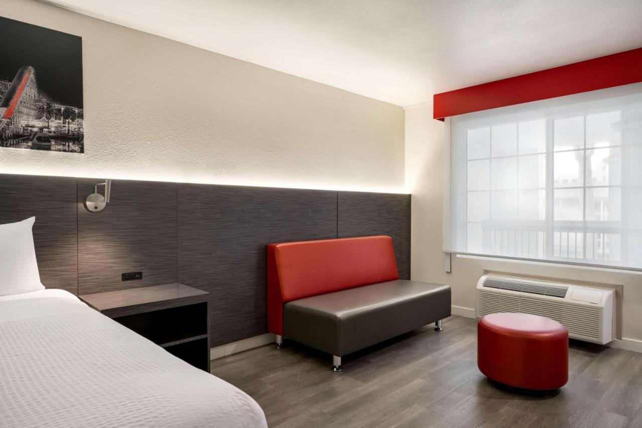 Ramada By Wyndham Anaheim Convention Center Hotel Екстериор снимка